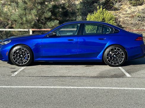 Used 2025 BMW M5 w/ Carbon Package image 9