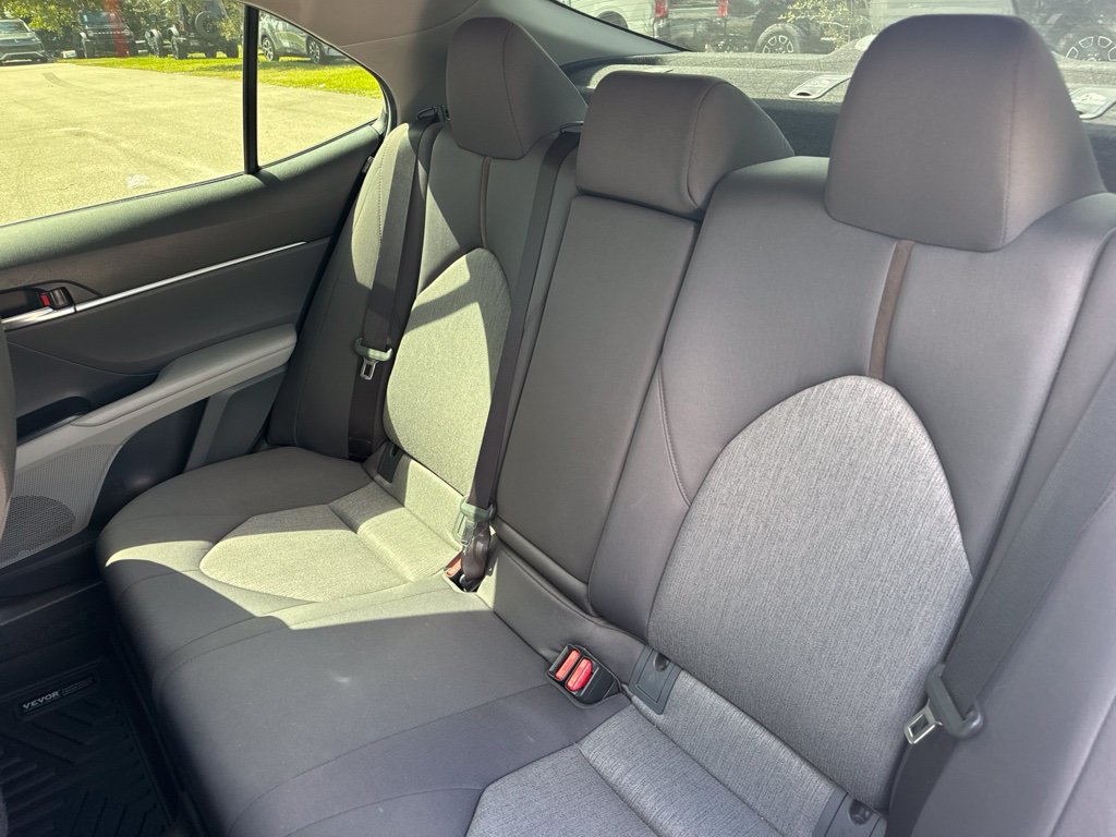 Used 2018 Toyota Camry LE w/ Convenience Package FWD image 11