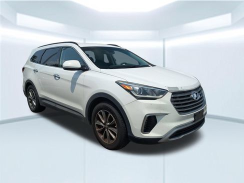 Used 2017 Hyundai Santa Fe SE FWD image 3