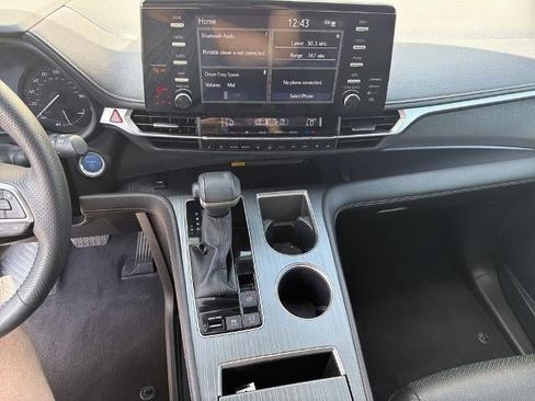 Used 2023 Toyota Sienna XSE AWD/4WD image 27