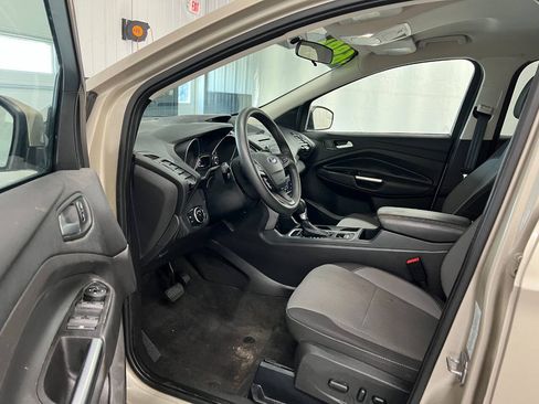 Used 2017 Ford Escape SE w/ SE Cold Weather Package FWD image 7