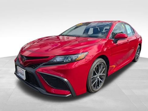 Used 2023 Toyota Camry SE FWD image 3