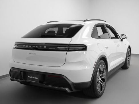 Used 2025 Porsche Macan Electric image 10