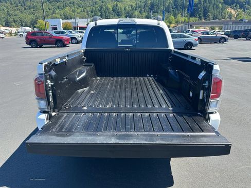Used 2022 Toyota Tacoma TRD Sport AWD/4WD image 11