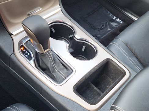 Used 2017 Jeep Grand Cherokee Limited image 24