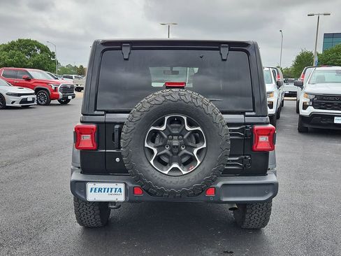 Used 2018 Jeep Wrangler Unlimited Sahara AWD/4WD image 5