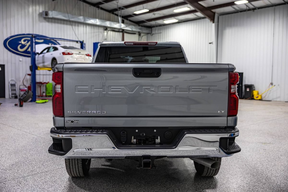Used 2025 Chevrolet Silverado 2500 LT w/ Convenience Package AWD/4WD image 4