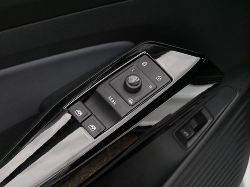 Used 2023 Volkswagen ID.4 S RWD image 19