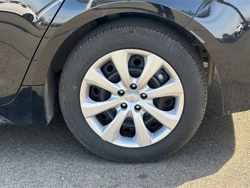 Used 2025 Toyota Corolla LE image 9