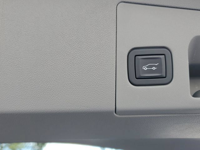 Certified 2023 Cadillac XT5 Premium Luxury w/ LPO, Floor Liner Package AWD/4WD image 28