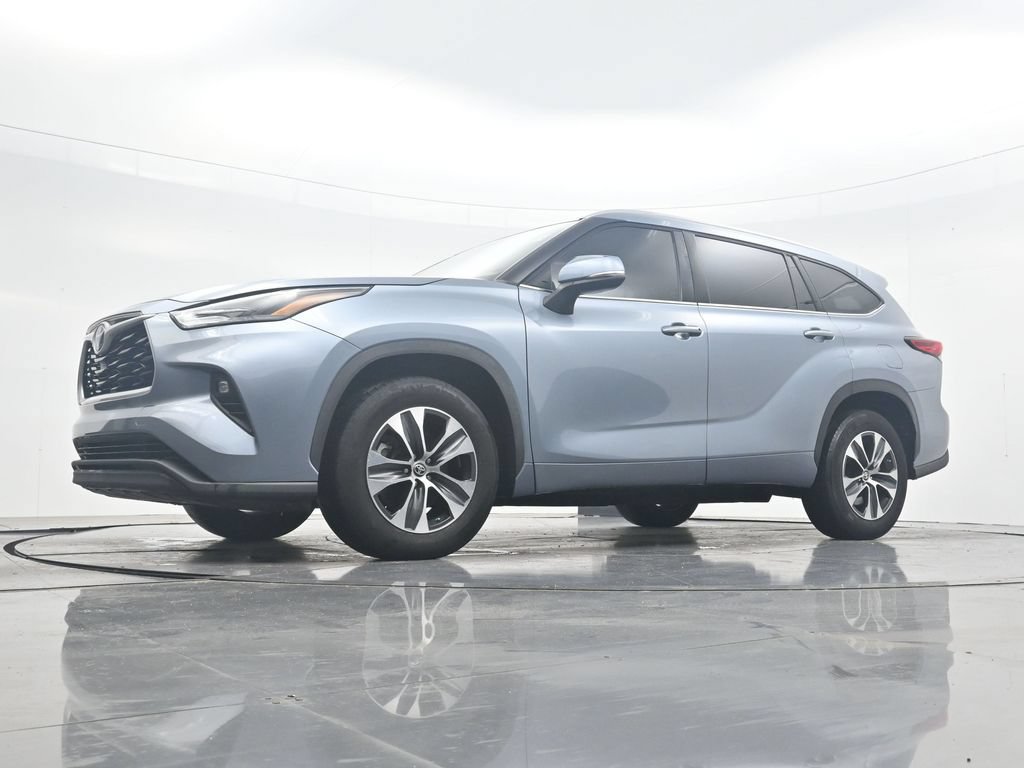 Used 2022 Toyota Highlander XLE FWD image 29