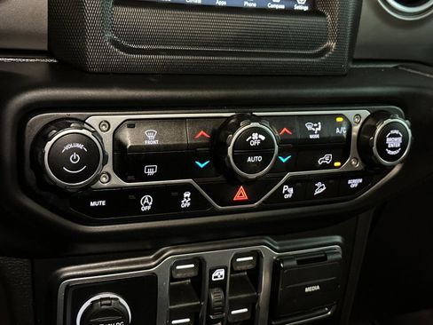 Certified 2020 Jeep Wrangler Unlimited Sahara w/ Safety Group image 19