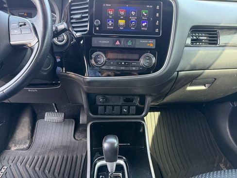 Used 2018 Mitsubishi Outlander LE AWD/4WD image 22