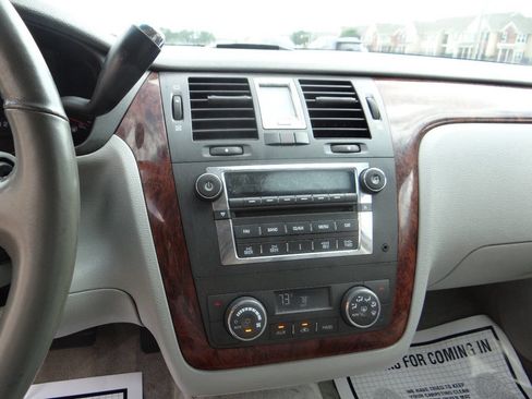 Used 2007 Cadillac DTS Luxury I w/ Sun And Sound Package image 20