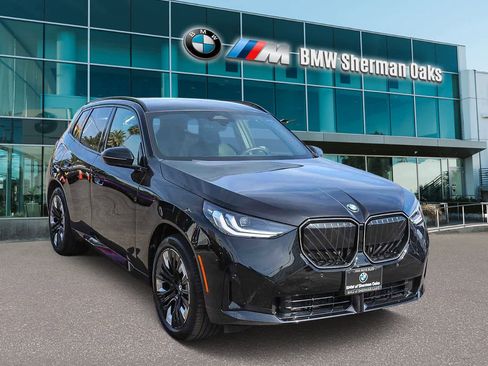 Used 2025 BMW X3 xDrive30i w/ M Sport Package image 3
