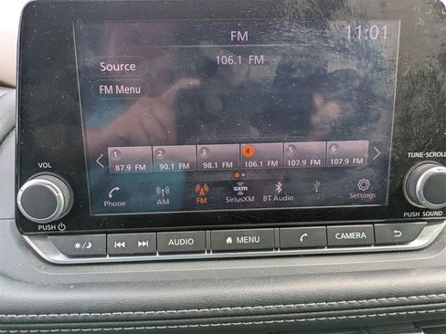 Used 2023 Nissan Rogue SV w/ SV Premium Package image 23