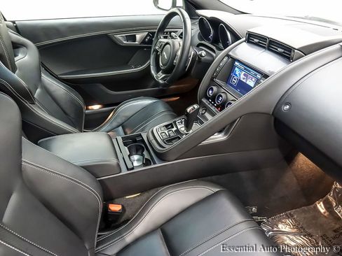 Used 2016 Jaguar F-TYPE R image 23