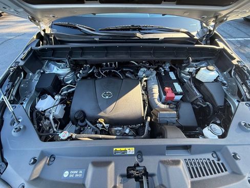 Used 2022 Toyota Highlander XLE image 11
