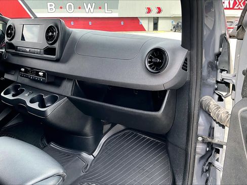 Used 2022 Mercedes-Benz Sprinter 2500 image 19