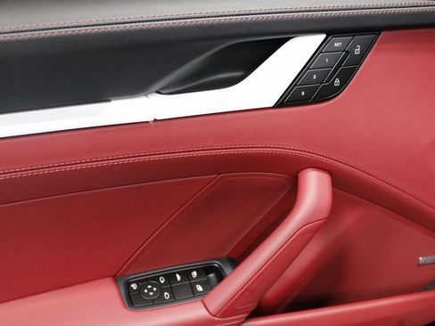 Certified 2025 Porsche 911 Carrera image 22