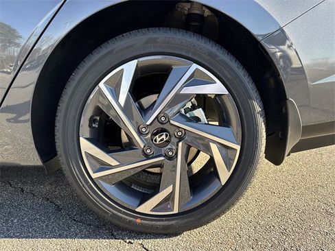 New 2026 Hyundai Elantra Limited image 19