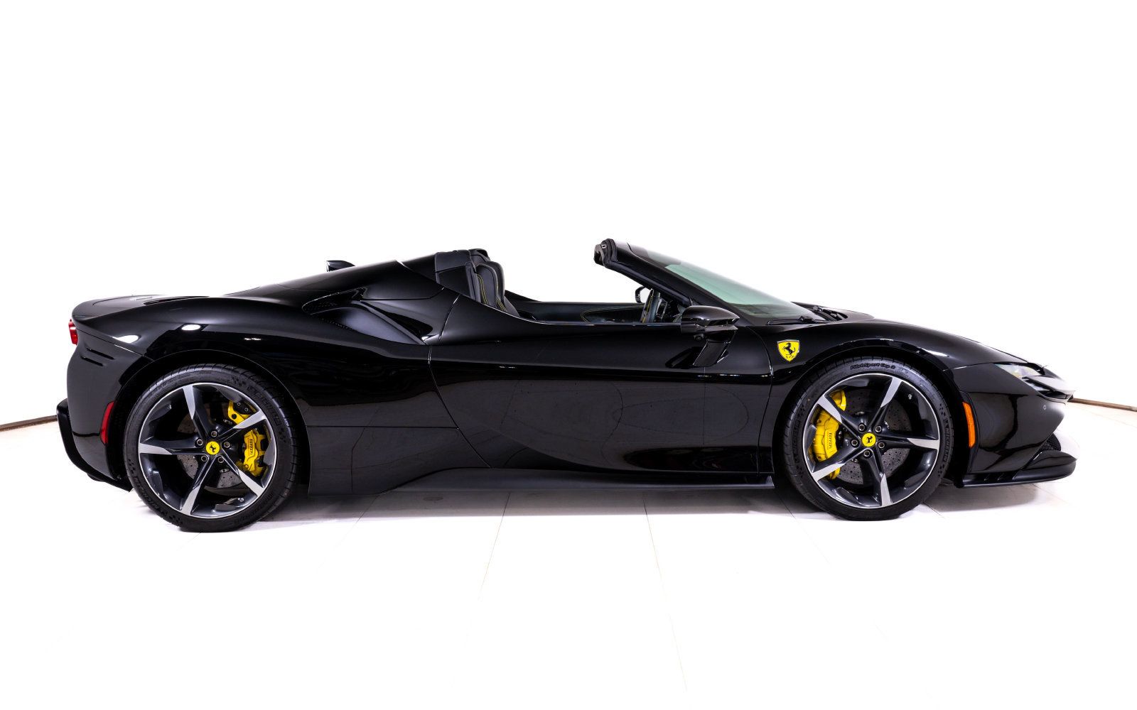 Used 2022 Ferrari SF90 Spider AWD/4WD image 8