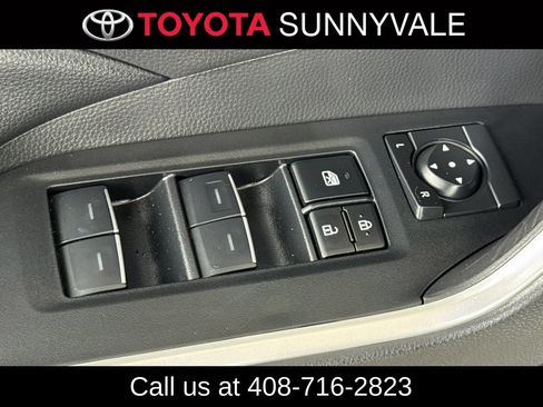 Used 2024 Toyota RAV4 XLE FWD image 17