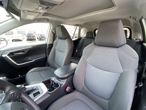 Used 2025 Toyota RAV4 XLE w/ Convenience Package image 21