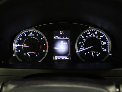 Used 2016 Toyota Camry XLE w/ Convenience Package image 12