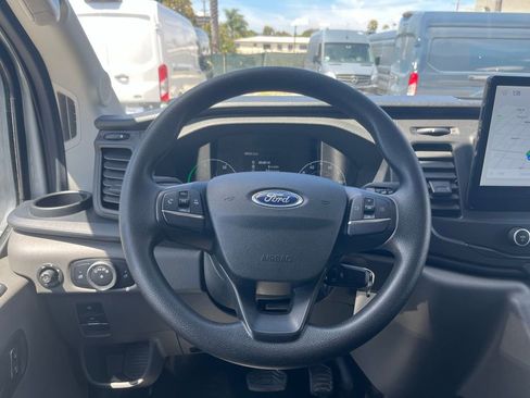 Used 2022 Ford E-Transit 148 High Roof Extended image 17