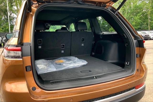 New 2026 Jeep Grand Cherokee Limited w/ Luxury Tech Group II AWD/4WD image 19