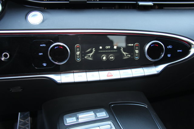 Used 2025 Genesis GV70 3.5T Sport AWD/4WD image 30