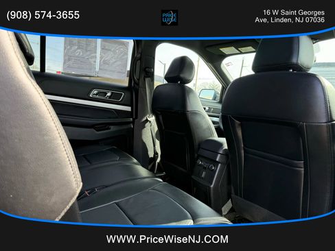 Used 2017 Ford Explorer XLT w/ Equipment Group 202A image 28
