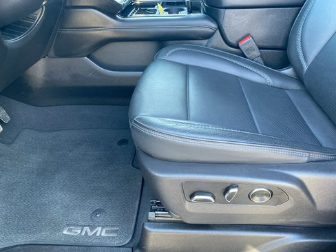 Used 2025 GMC Yukon XL Denali image 26