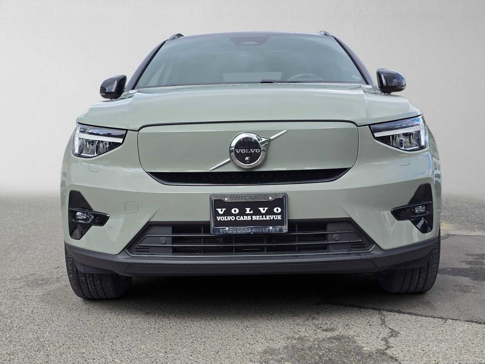 Used 2023 Volvo XC40 Recharge Plus w/ Protection Package Premier AWD/4WD image 9