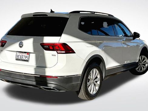 Used 2018 Volkswagen Tiguan SE w/ Panoramic Sunroof Package image 10