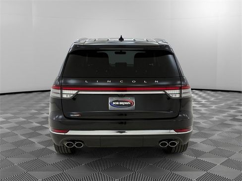 Used 2023 Lincoln Aviator AWD w/ Premium Package image 4