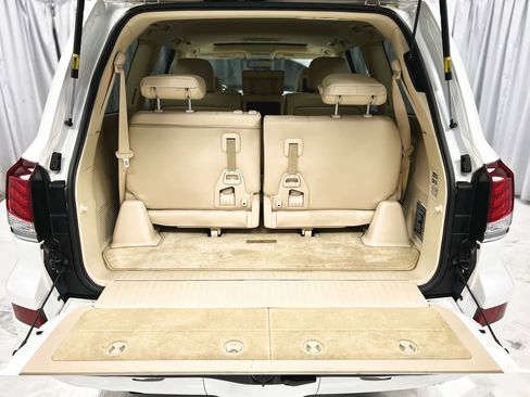 Used 2013 Lexus LX 570 4WD w/ Luxury Pkg image 46