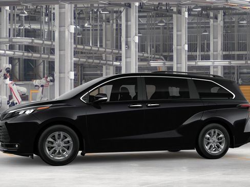 New 2026 Toyota Sienna XLE FWD image 4