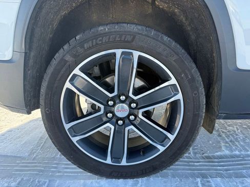 Used 2023 GMC Acadia SLT w/ Technology Package image 16