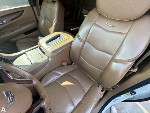 Used 2017 Cadillac Escalade Platinum AWD/4WD image 9