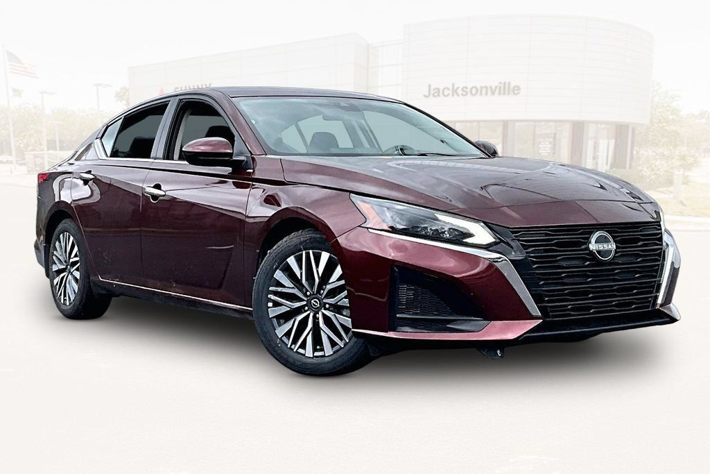 Used 2024 Nissan Altima 2.5 SV w/ SV Premium Package FWD image 3