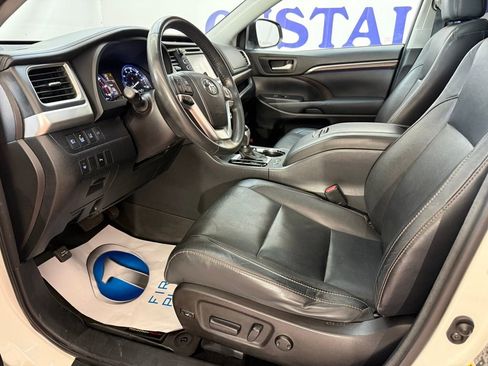 Used 2014 Toyota Highlander Limited w/ Driver Technology Package image 11