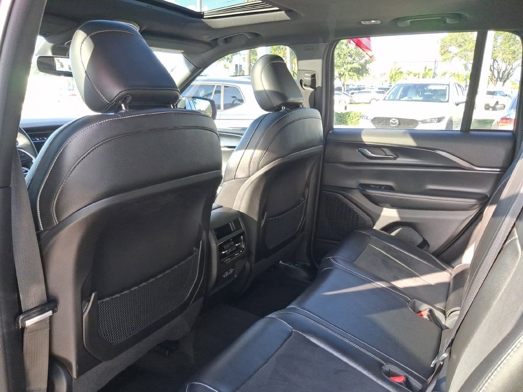 Used 2024 Jeep Grand Cherokee Altitude RWD image 14