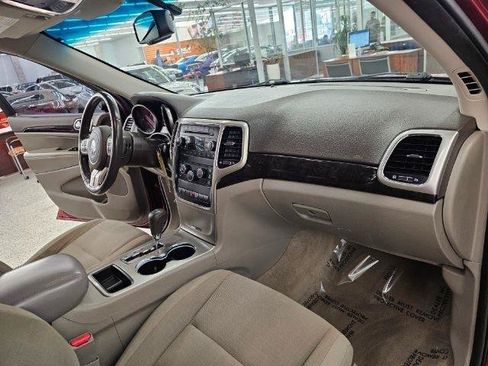 Used 2012 Jeep Grand Cherokee Laredo w/ Laredo E Group AWD/4WD image 12