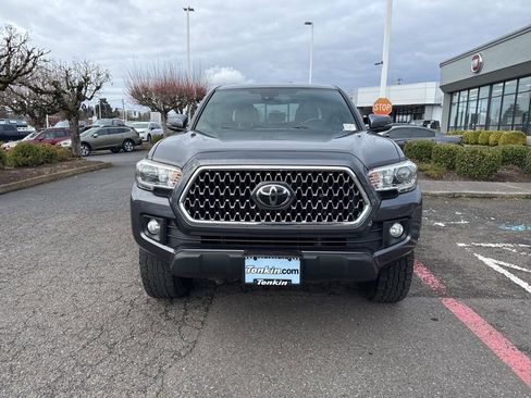 Used 2019 Toyota Tacoma TRD Off-Road image 2