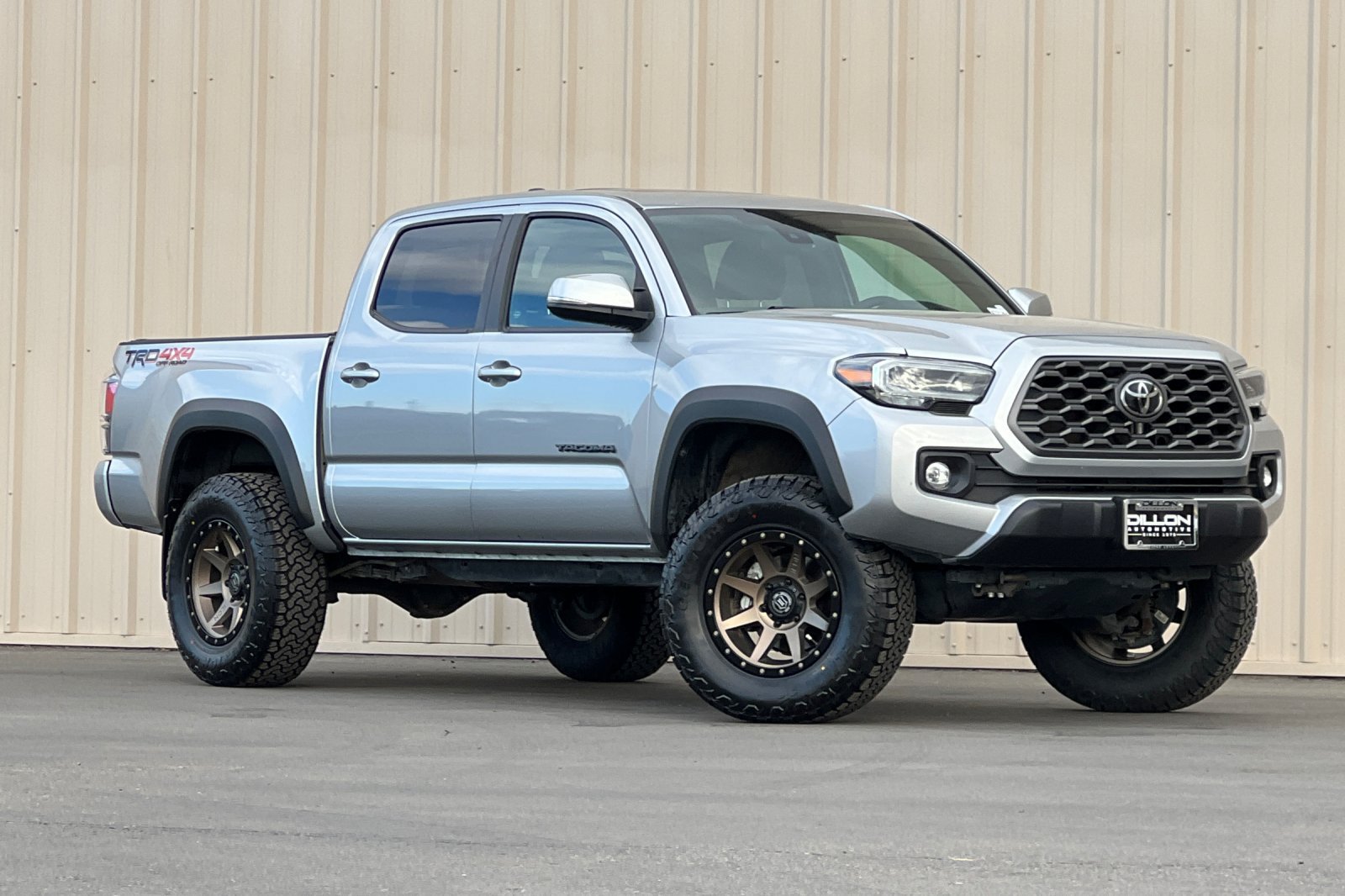 Used 2022 Toyota Tacoma TRD Off-Road AWD/4WD image 2