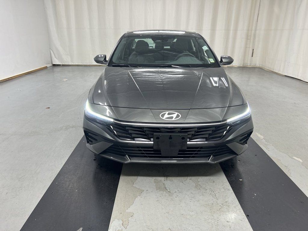 Used 2024 Hyundai Elantra SEL w/ Convenience Package FWD image 3
