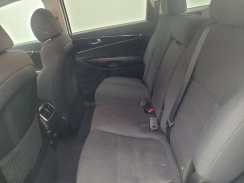 Used 2019 Kia Sorento FWD V6 image 18