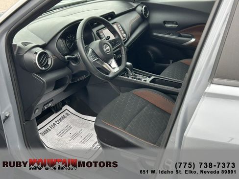 Used 2023 Nissan Kicks SR w/ Interior Electronics Package FWD image 9